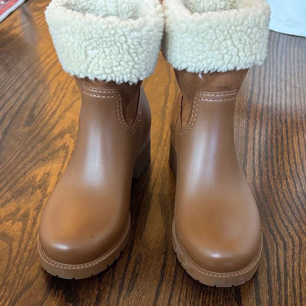 See By Chloe Brown Rubber Winter Boots with Cream Faux-Shearling Cuff